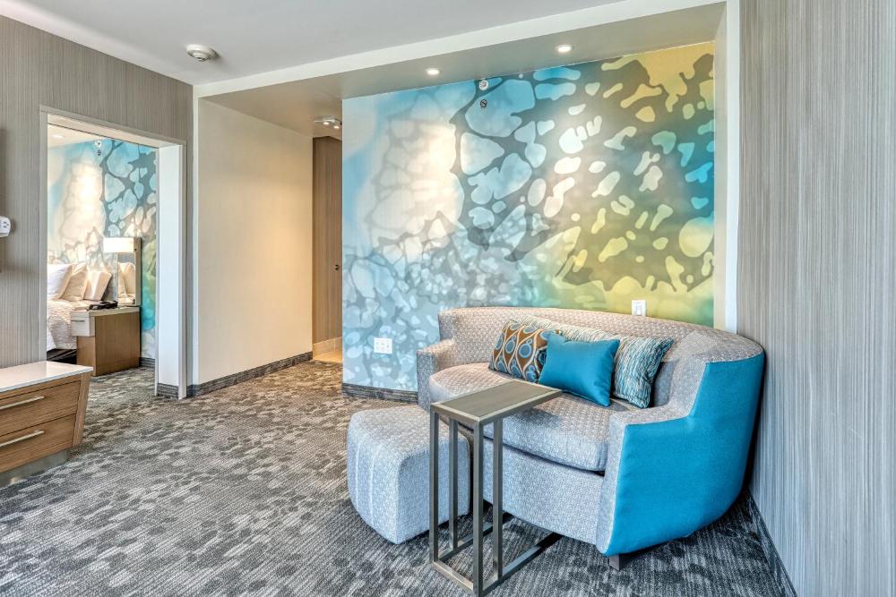 2 room Suite, 1 King, Sofa bed interior